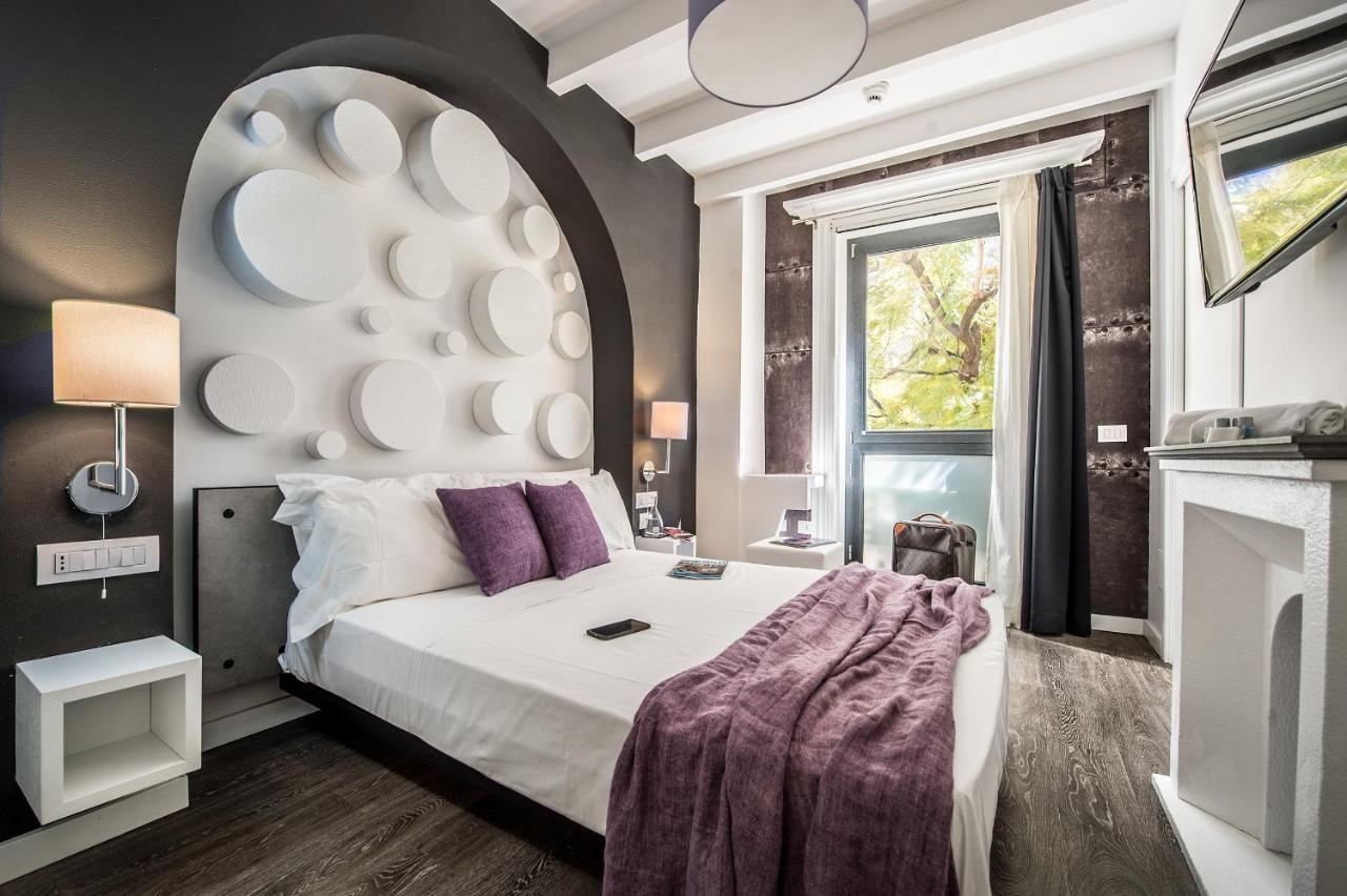 Emphasis & Bed & Breakfast 2*
